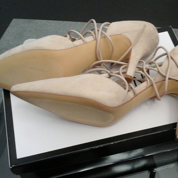 Heels - Picture 3 of 3